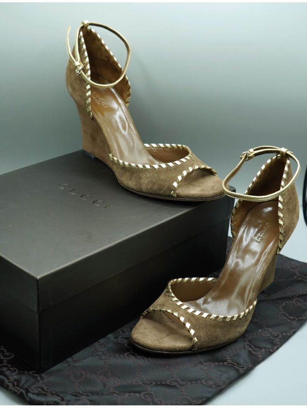Vintage Gucci Suede Wedge Sandals Peep Toe Gold Whipstitch Ankle Strap Sz 9 B - Picture 3 of 9